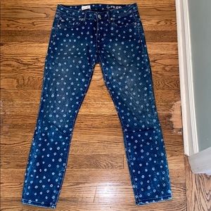 Stretchy skinny jeans with stamped floral pattern